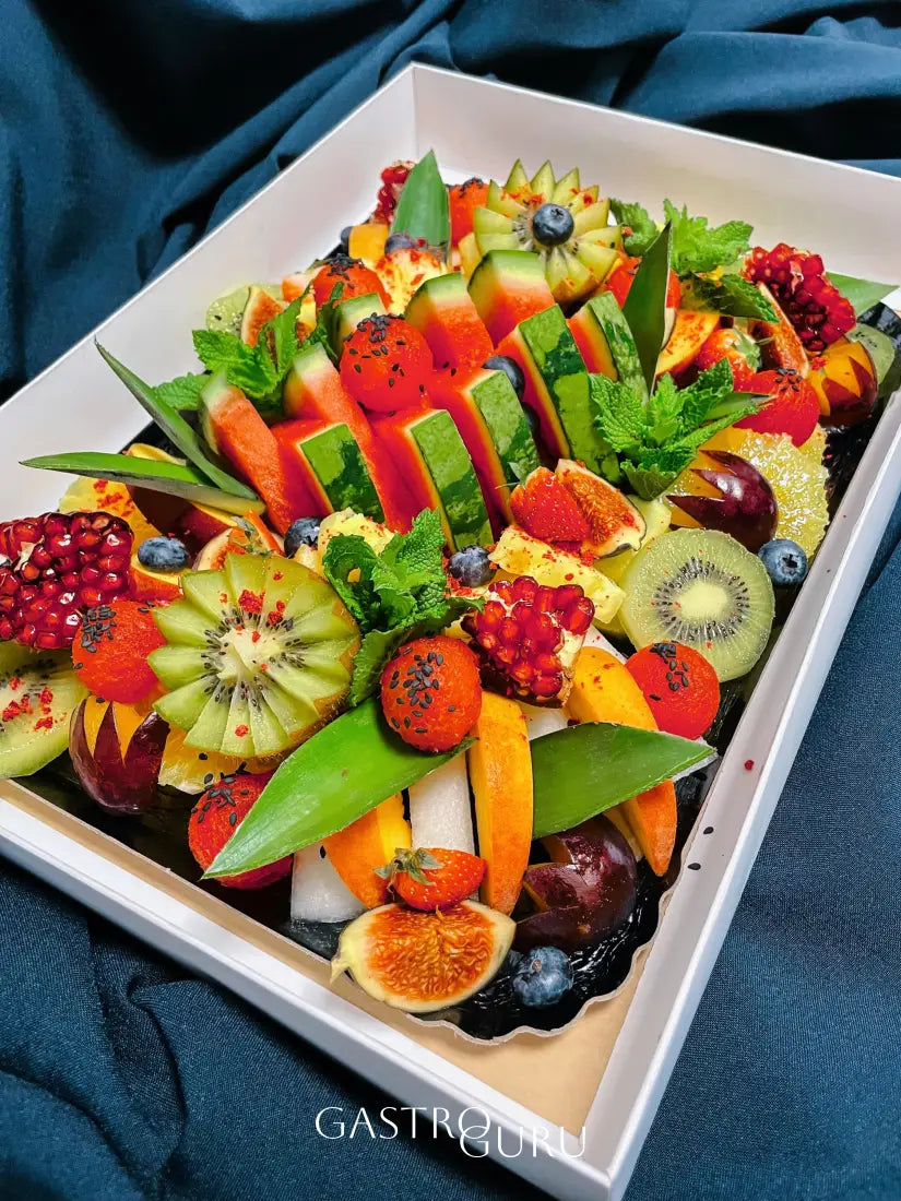 Pjaustytų sezoninių vaisių ir uogų rinkinys / 1 kg