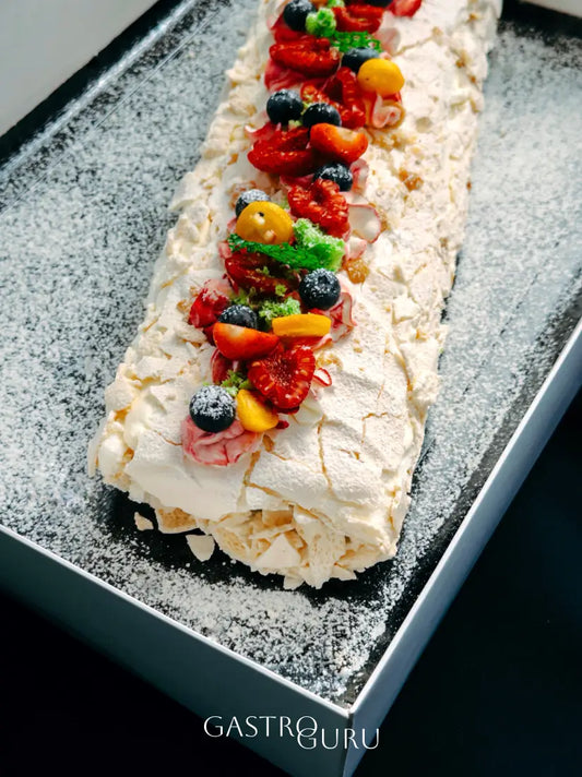 Pavlova Gaivus Morenginis vyniotinis su pistacijų kremu