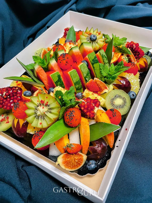 Pjaustytų sezoninių vaisių ir uogų rinkinys / 1 kg